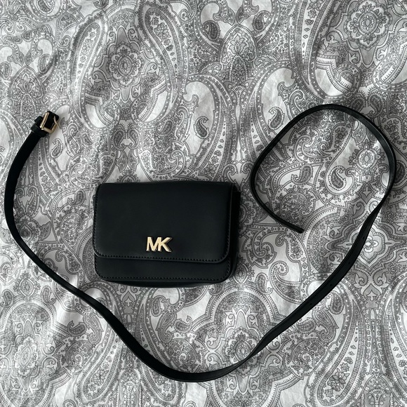 MICHAEL KORS Mott Black Leather Belt Bag - Picture 5 of 11